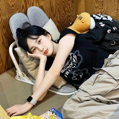 俏皮女学生